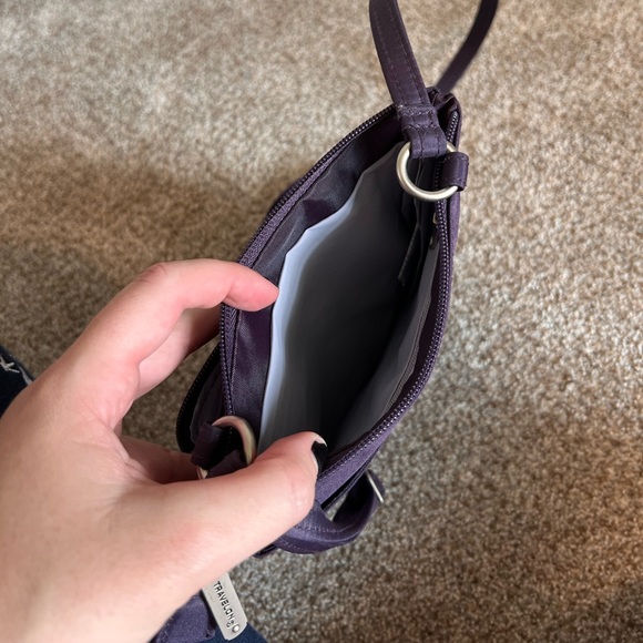 Travelon crossbody purse. Black. - Picture 4 of 4